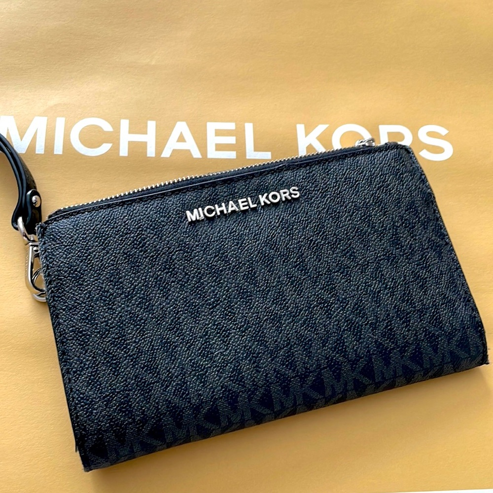 Michael kors wallet wristlet